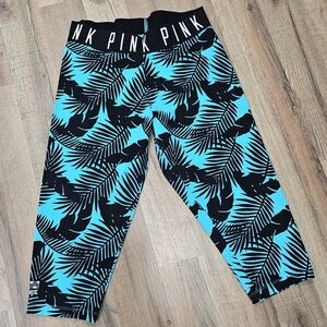 PINK Ultimate Victoria's Secret Leaf Pattern Cropped Leggings M